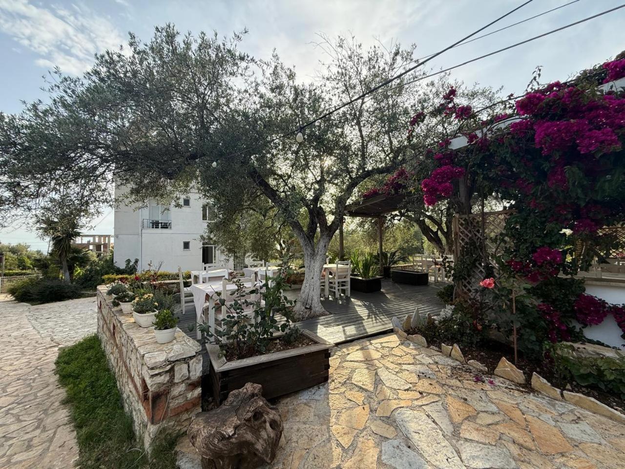 Hotel Stolis Himare Buitenkant foto