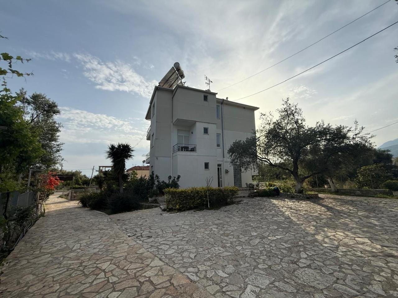Hotel Stolis Himare Buitenkant foto