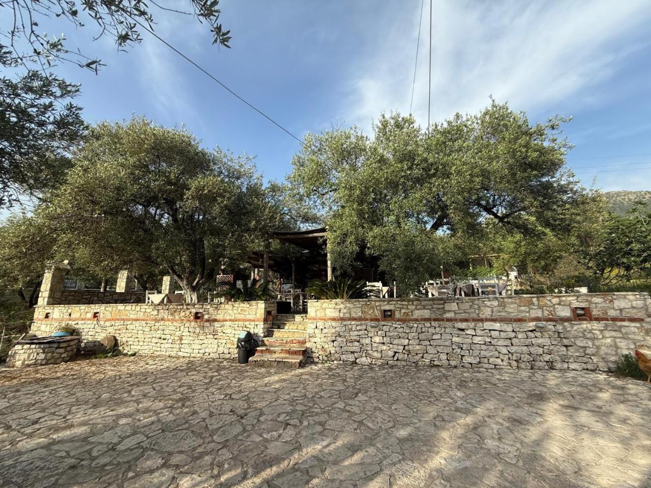 Hotel Stolis Himare Buitenkant foto